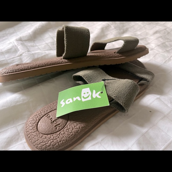 Sanuk brand new size 8 sandals! - Picture 3 of 5